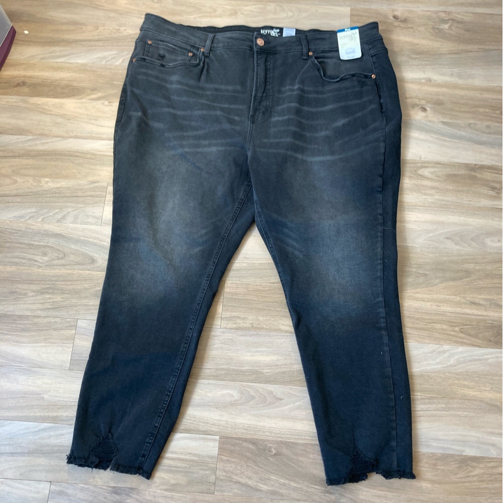 High Rise vintage Crop jean w stretch raw edge distressed jean 24W